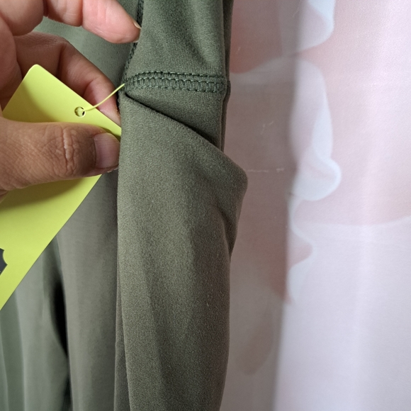 NWT All In Motion Simplicity Twist High Rise Leggings in Olive Green - Picture 8 of 11